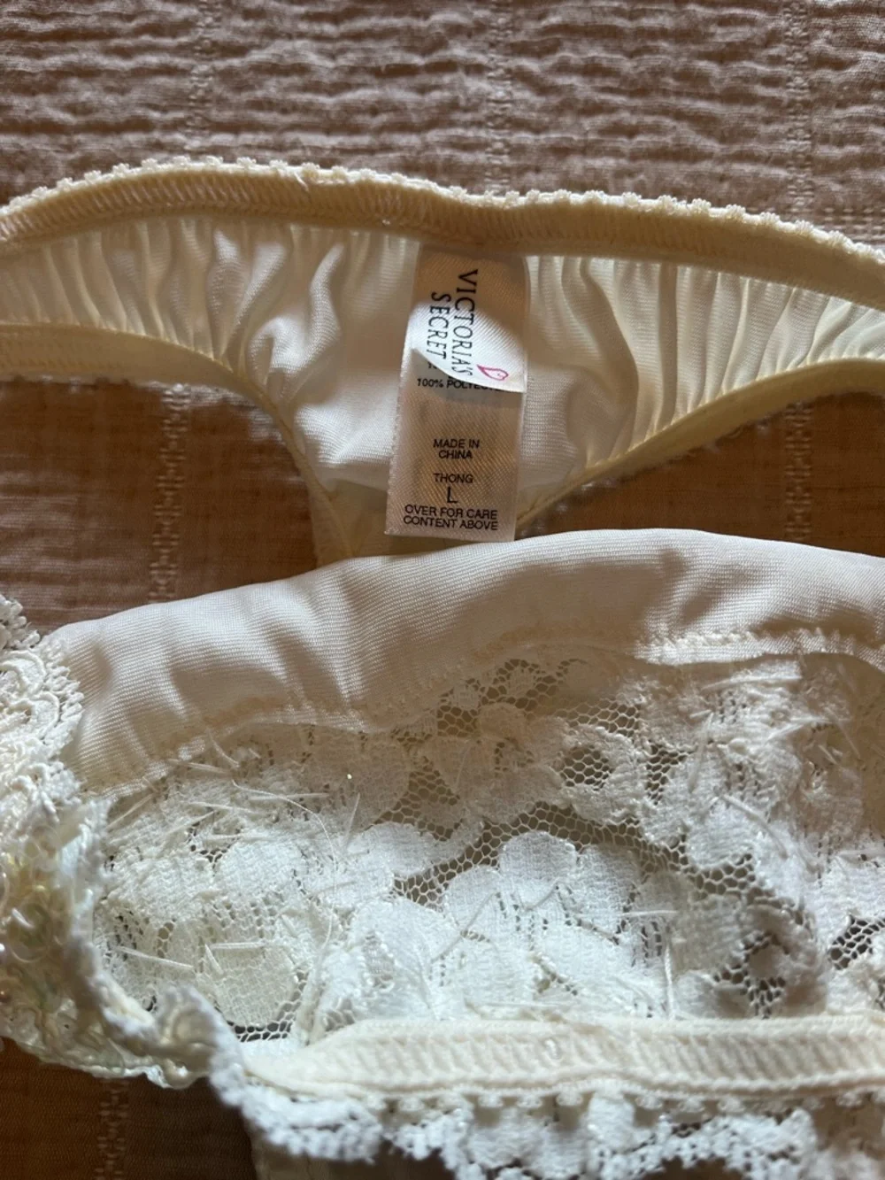 Victoria's Secret Cream Lace Sequin 36 B Bra & L Thong Set - Picture 6 of 7